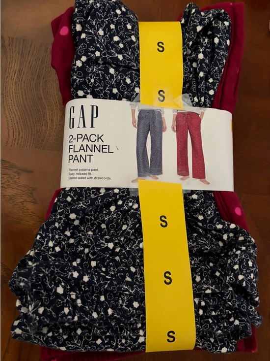 GAP Other - ❤️GAP  Women’s 2-Pack Flannel Pants - Navy Floral & Berry Pink Size S NEW